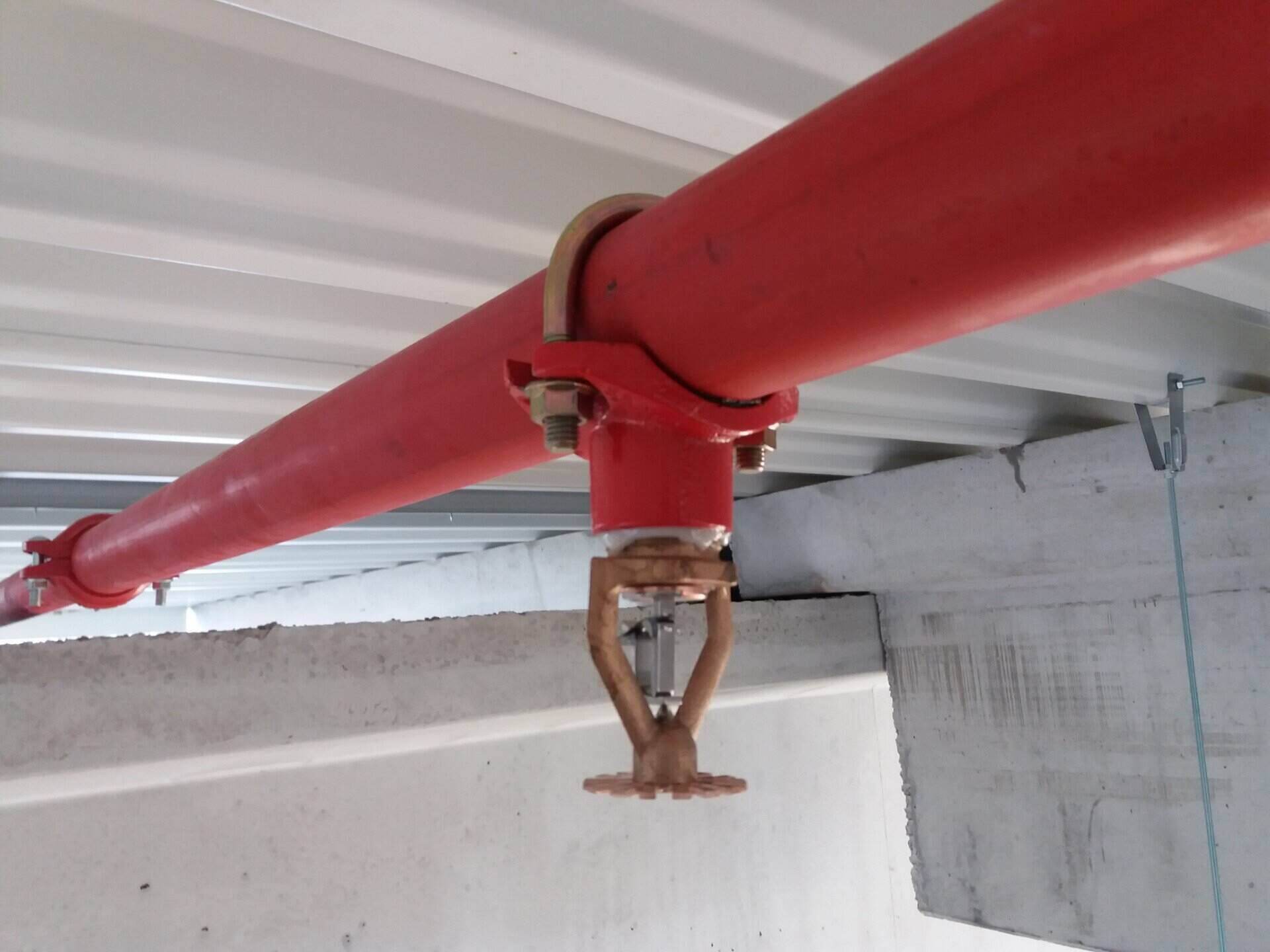 Cev sa sprinkler sistemom za gašenje požara